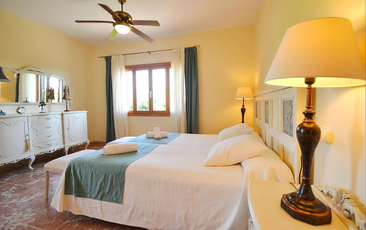 בית נופש הוילה Plamanyola Caricuao House ספרד